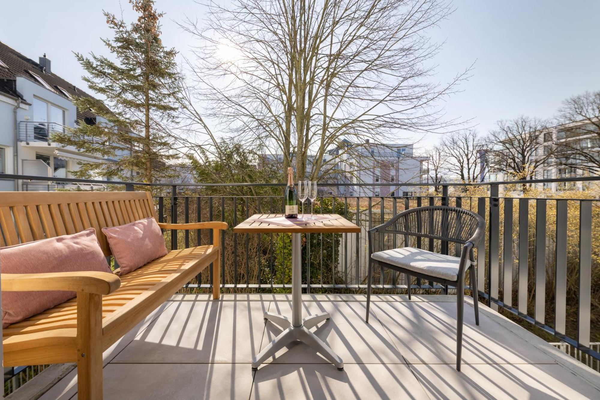Ferienwohnung Strom Acht - Modern Frisch Inkl Stellplatz, Balkon - 200M Zum Alten Strom รอสต็อค ภายนอก รูปภาพ